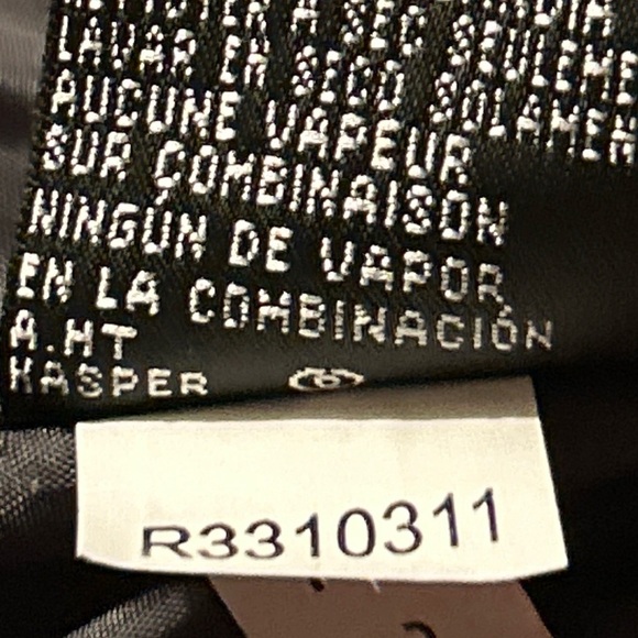 Kasper Vintage Black Blazer with‎ white trim around collar & cuffs, EUC size 2P. - Picture 7 of 7